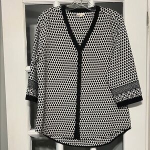 Antilia Femme Black and White Geometric Button-Down Shirt